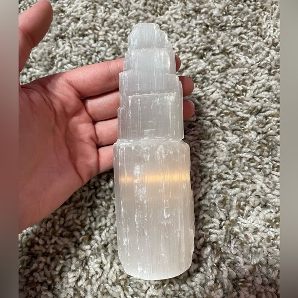 Authentic Raw Selenite tower - Picture 4 of 4
